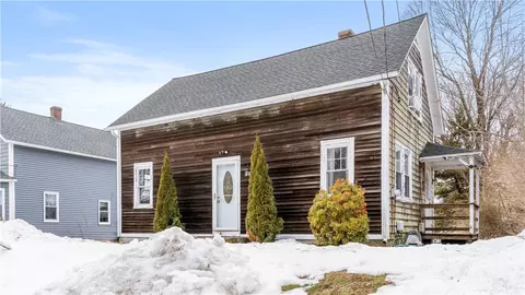 13 Prospect Ave, Narragansett, RI 02882