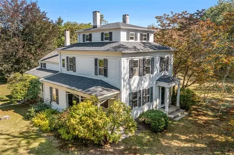 957 Saugatucket Rd, South Kingstown, RI 02879