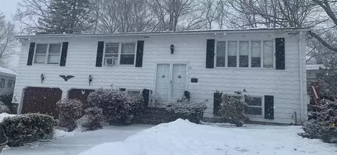 51 Woodhaven Blvd, North Providence, RI 02911