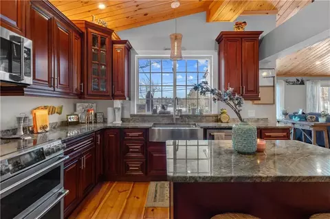 Kitchen - 143 Lake View Dr, Glocester, RI 02814 photo 4 of 5