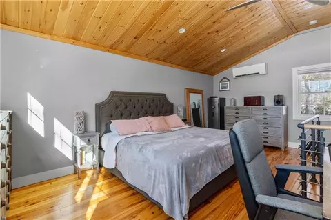 Bedroom - 143 Lake View Dr, Glocester, RI 02814 photo 3 of 3