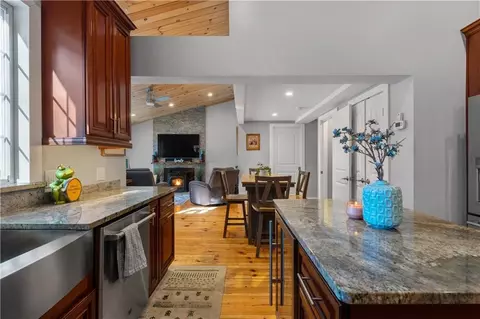 Entry Way - 143 Lake View Dr, Glocester, RI 02814 photo 3 of 4