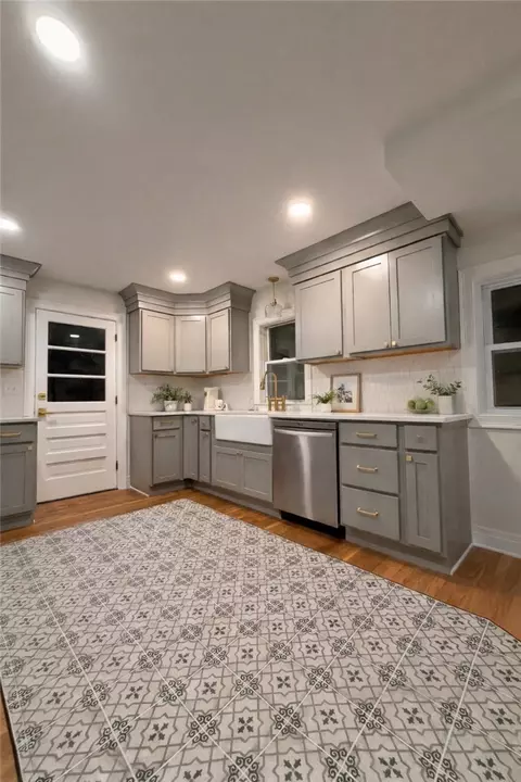 Kitchen - 228 Third Ave, Warwick, RI 02888 photo 3 of 5
