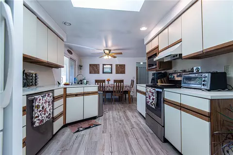 Kitchen - 38 Meadowcrest Dr, Riverside, RI 02915 photo 3 of 5