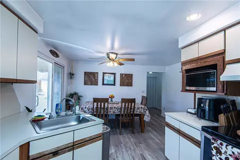 Kitchen - 38 Meadowcrest Dr, Riverside, RI 02915 photo 2 of 5