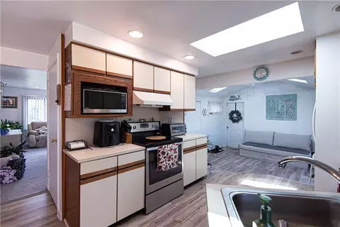 Kitchen - 38 Meadowcrest Dr, Riverside, RI 02915 photo 5 of 5