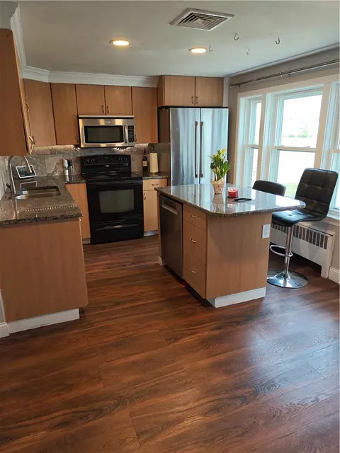 Kitchen - 38 Rowe Ave, Warwick, RI 02889 photo 1 of 2