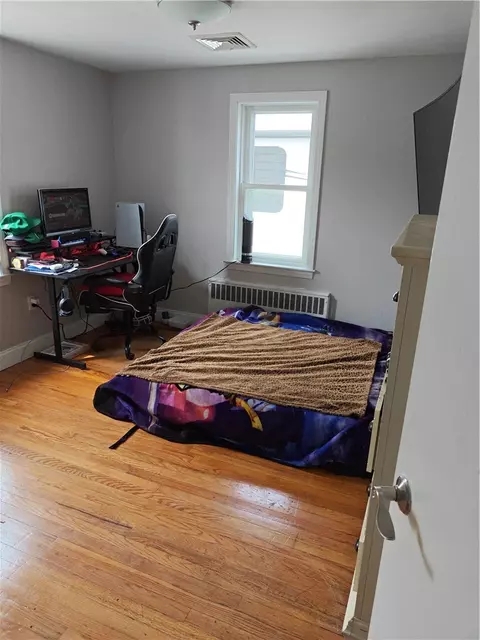 Bedroom - 38 Rowe Ave, Warwick, RI 02889 photo 3 of 5