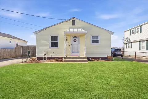 76 Lake St, Pawtucket, RI 02860