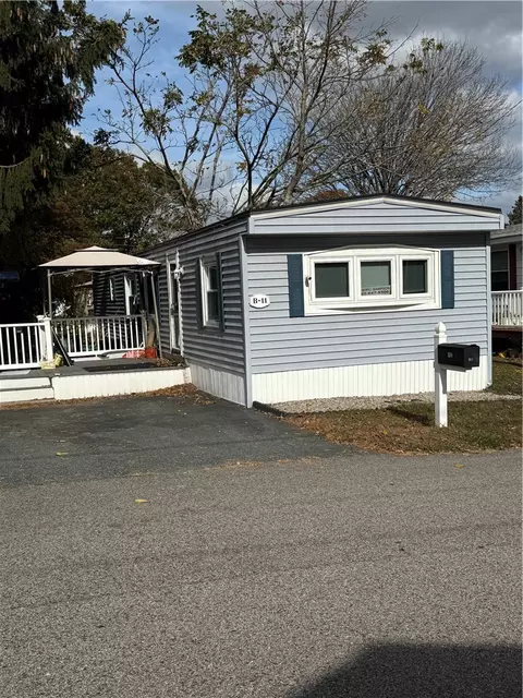 11 Krzak Rd, North Kingstown, RI 02852