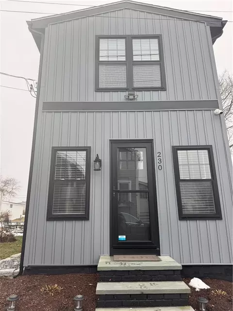 230 Cedar Ave, Portsmouth, RI 02871