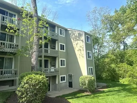 400 New River Rd #311, Manville, RI 02838