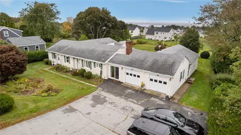1533 E Main Rd, Portsmouth, RI 02871