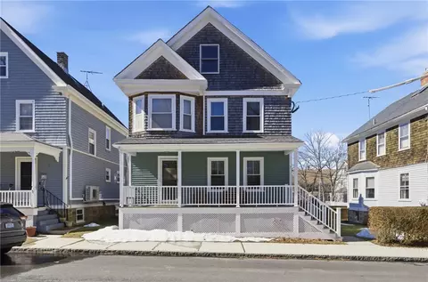 5 Meikle Ave, Newport, RI 02840