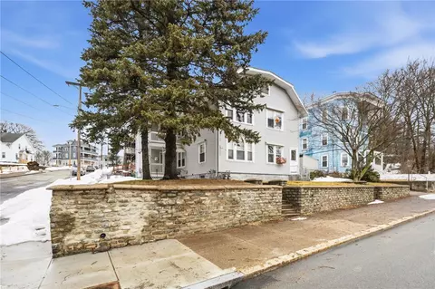 372 Cumberland Hill Rd, Woonsocket, RI 02895 photo 3