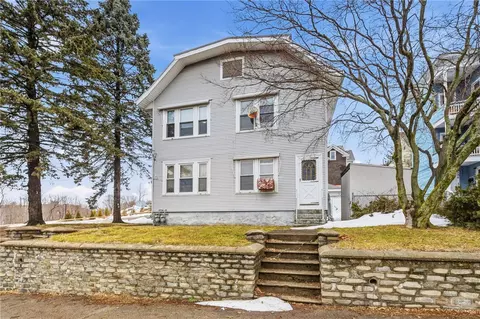 372 Cumberland Hill Rd, Woonsocket, RI 02895 photo 2