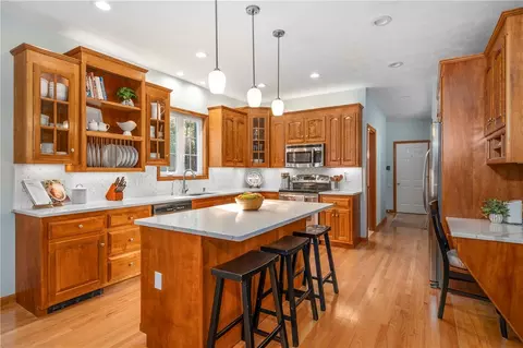 15 Leonard Dr, North Smithfield, RI 02896
