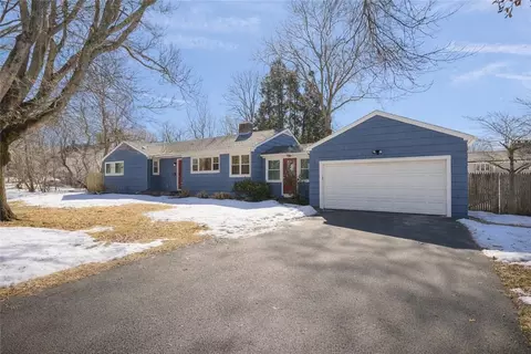 6 Conway Dr, Barrington, RI 02806