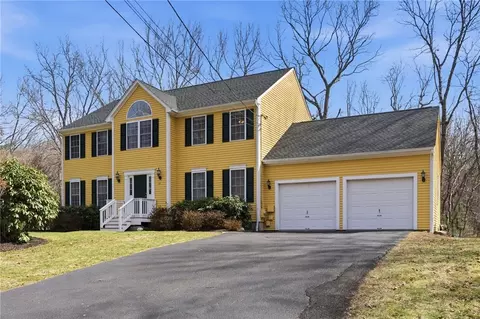 45 Gilbert Stuart Dr, East Greenwich, RI 02818