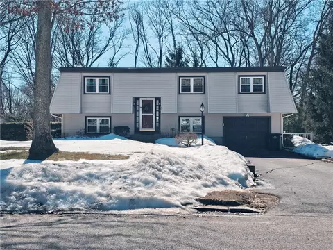 32 Chandler Dr, Coventry, RI 02816