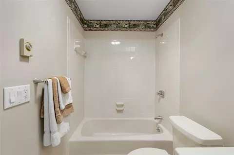 Bath - 302 Chatham Cir, Warwick, RI 02886 photo 4 of 4