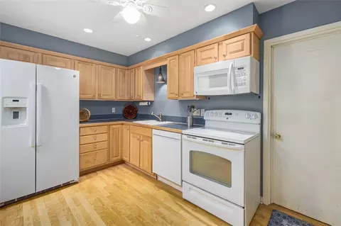 Kitchen - 302 Chatham Cir, Warwick, RI 02886 photo 2 of 5