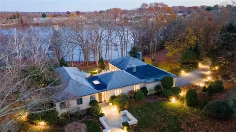 15 Noto Dr, North Providence, RI 02904