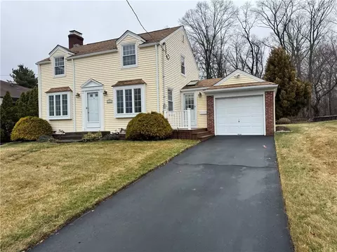 20 Hill Top Dr, Cranston, RI 02920