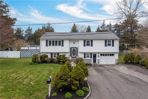21 Hampton Ave, Warwick, RI 02889