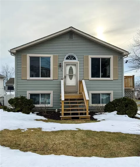 71 Branch Ave, Cumberland, RI 02864