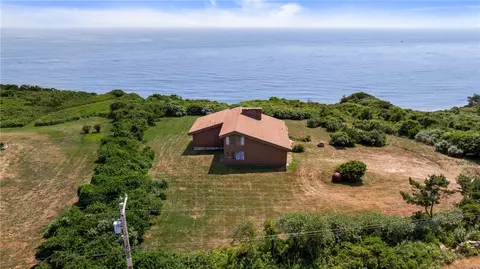 1035 Mohegan Trl, Block Island, RI 02807