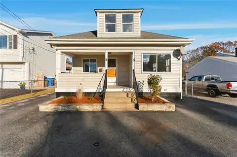 10 Woburn St, Cranston, RI 02910