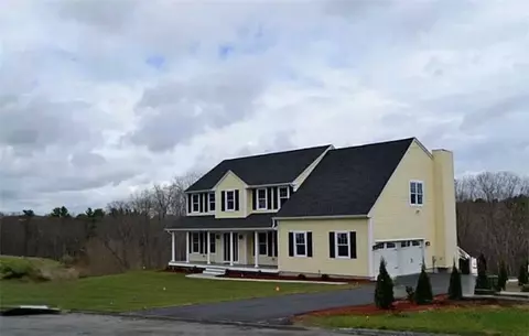 28 Longbrook Dr, Cumberland, RI 02864
