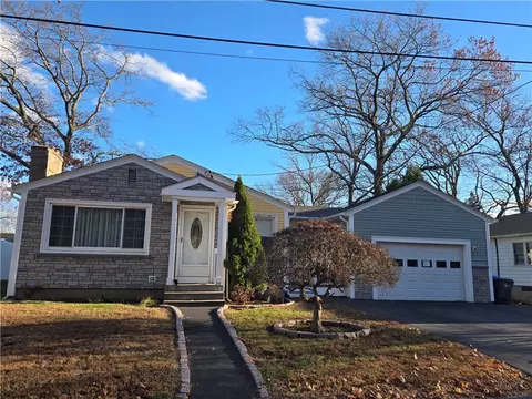 29 Dakota St, Providence, RI 02904