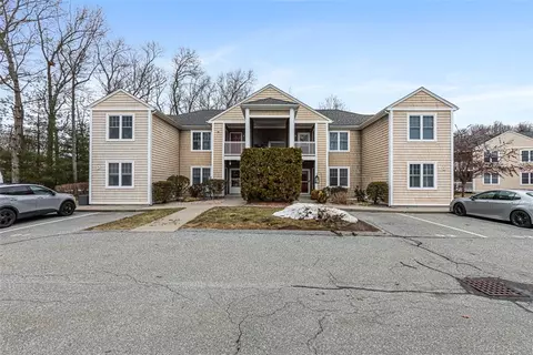 70 Turner St #D-2, Warwick, RI 02886