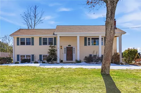 5 South Dr, Ashaway, RI 02804