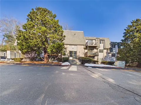 1560 Douglas Ave #B19, North Providence, RI 02904