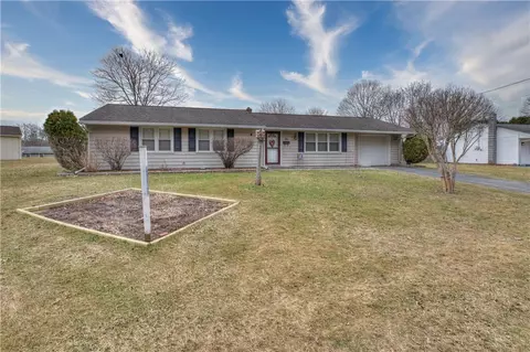 56 Burnside Dr, Swansea, MA 02777