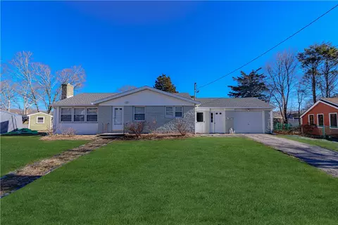 24 Bayberry Dr, North Kingstown, RI 02852