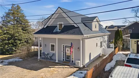 7 Hawthorne Ave, Bristol, RI 02809