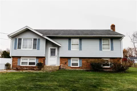 16 Ward Ave, Middletown, RI 02842