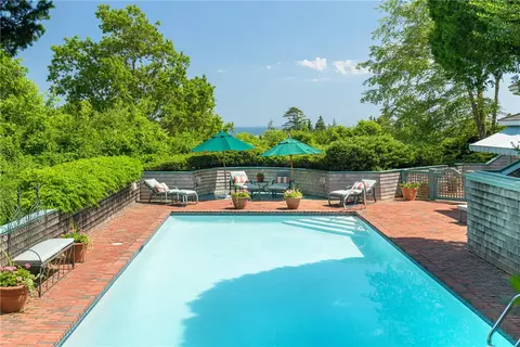 315 Ocean Ave, Newport, RI 02840