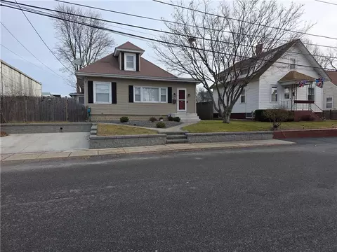 123 Mauran St, Cranston, RI 02910