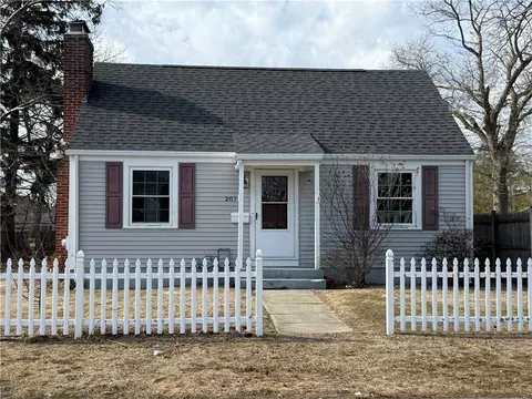 207 Morse Ave, Warwick, RI 02886