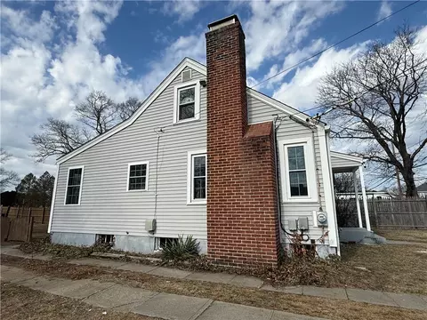 Exterior - 207 Morse Ave, Warwick, RI 02886 photo 2 of 4