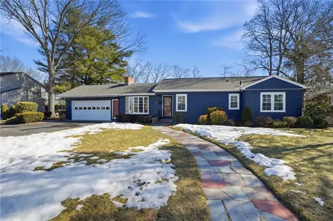 242 Bretton Woods Dr, Cranston, RI 02920
