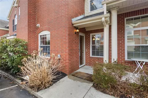 626 Smithfield Rd #906, North Providence, RI 02904