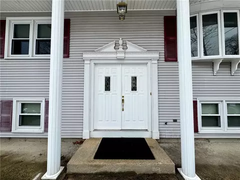 15 Palm Blvd, Warwick, RI 02888