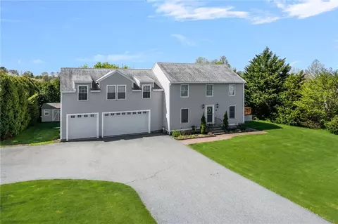 136 Corporate Pl, Middletown, RI 02842