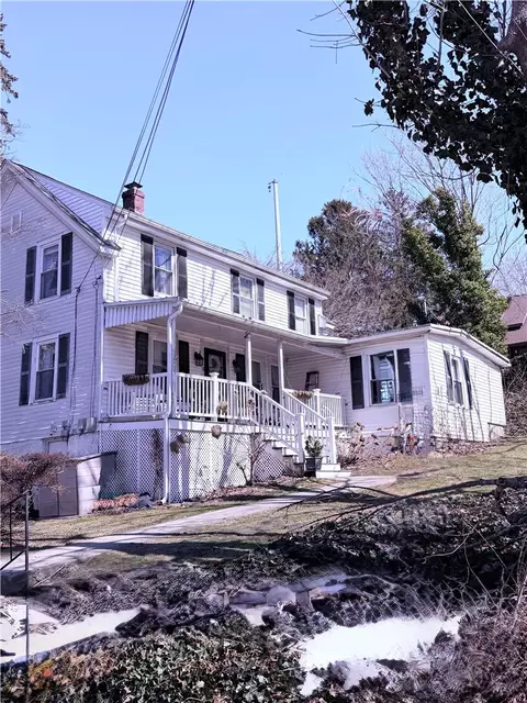 18 Tucker Ave, Tiverton, RI 02878